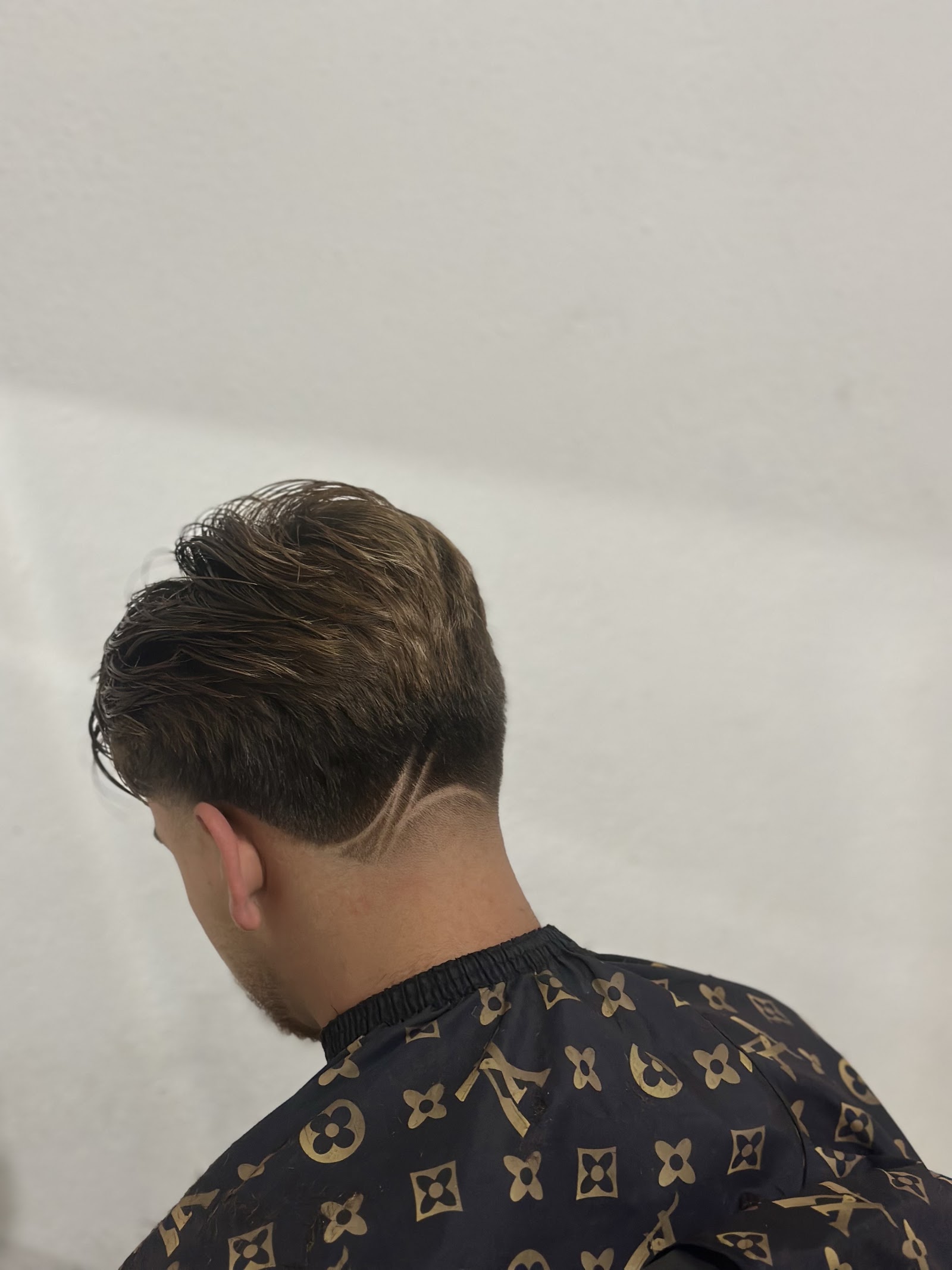 Tîroj barbershop & friseur